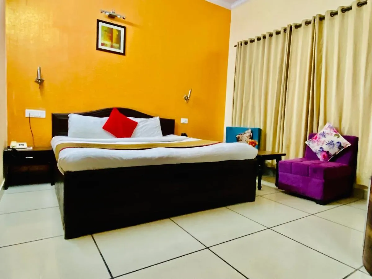 Hotel Aachman Regency Shimla 3*,  India